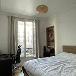 11Th Arrondissement Homey Warm Apartment