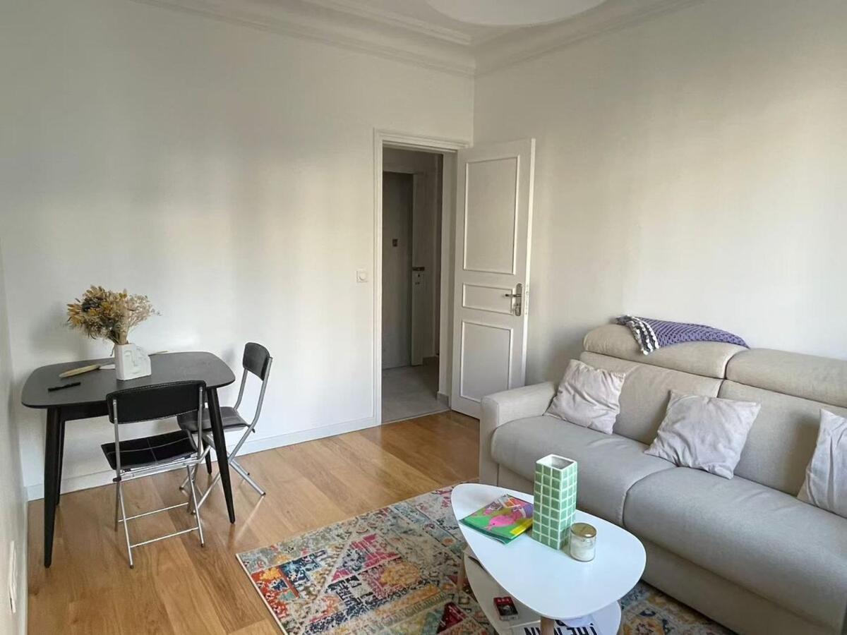 11th Arrondissement Homey Warm * Paris